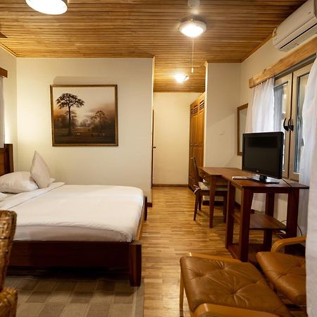 Esther'S Hotel アクラ エクステリア 写真