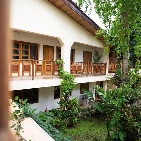 Esther'S Hotel アクラ エクステリア 写真