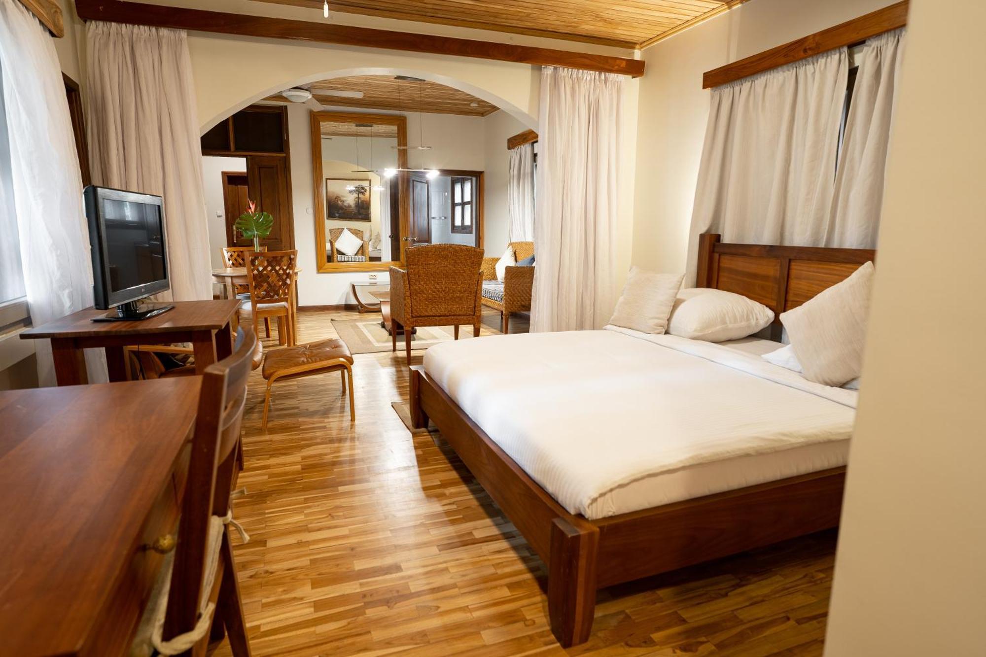 Esther'S Hotel アクラ エクステリア 写真