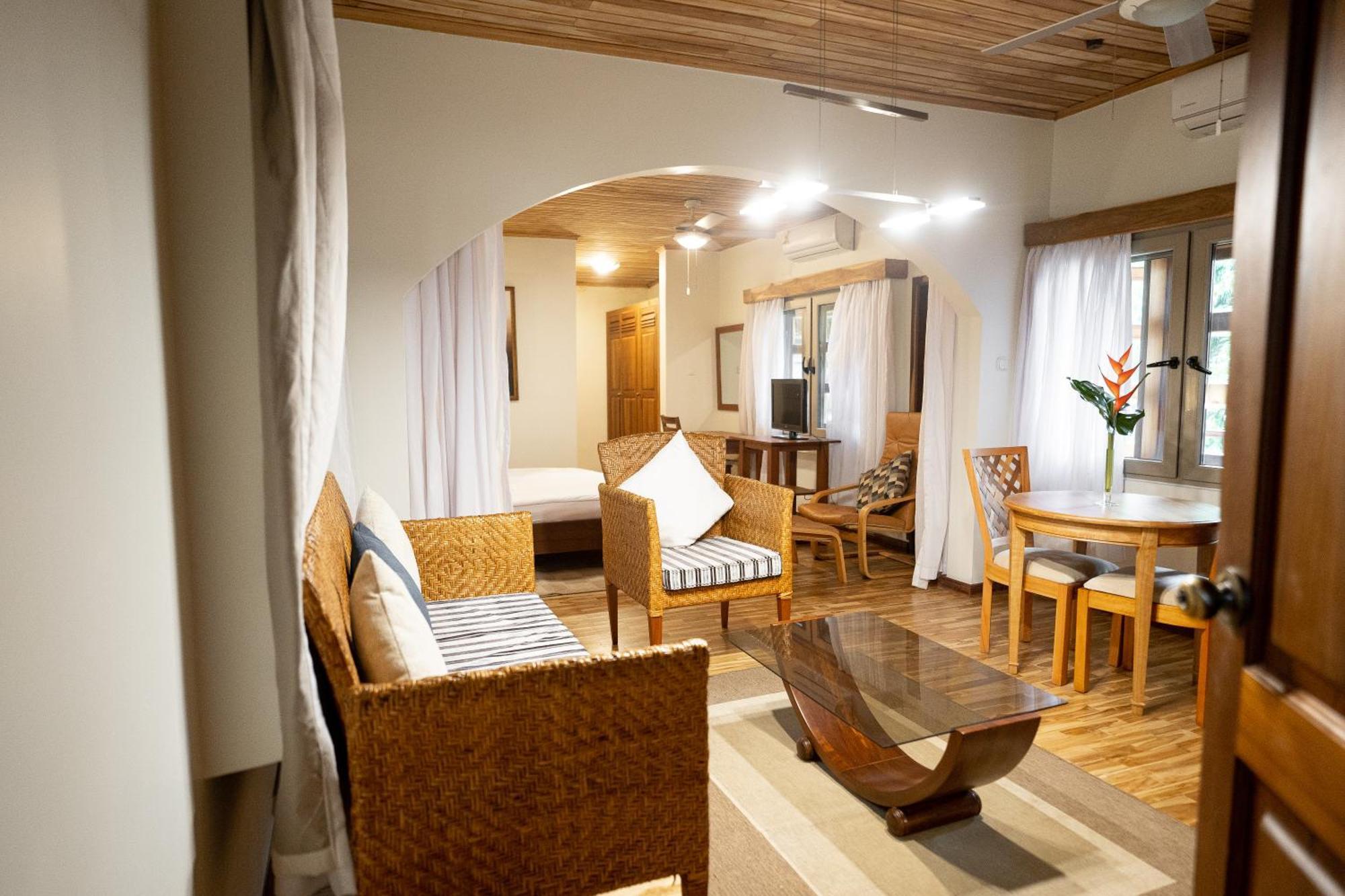 Esther'S Hotel アクラ エクステリア 写真