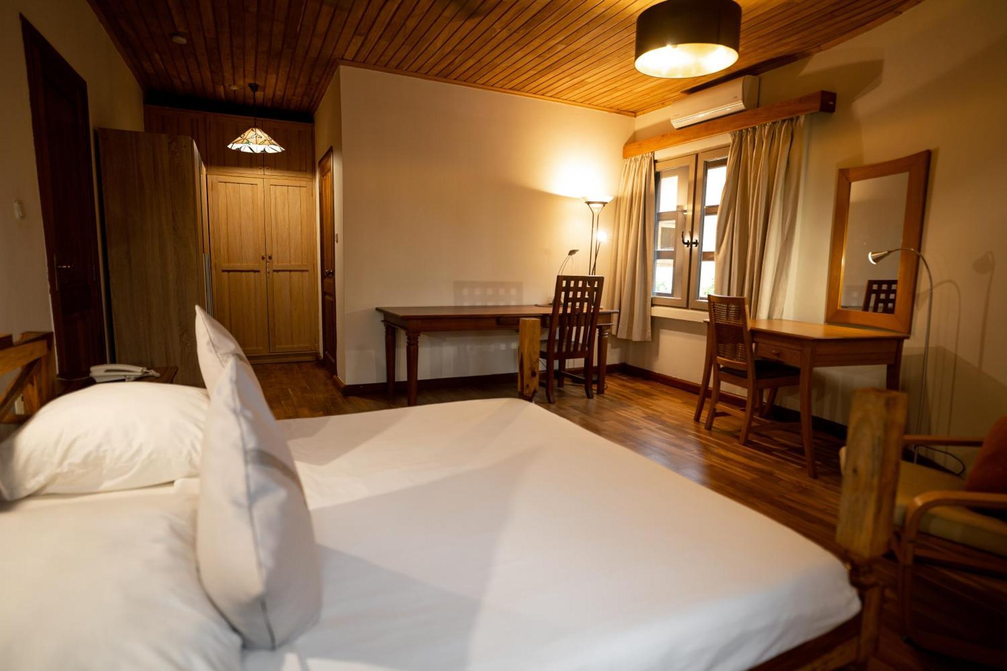 Esther'S Hotel アクラ エクステリア 写真