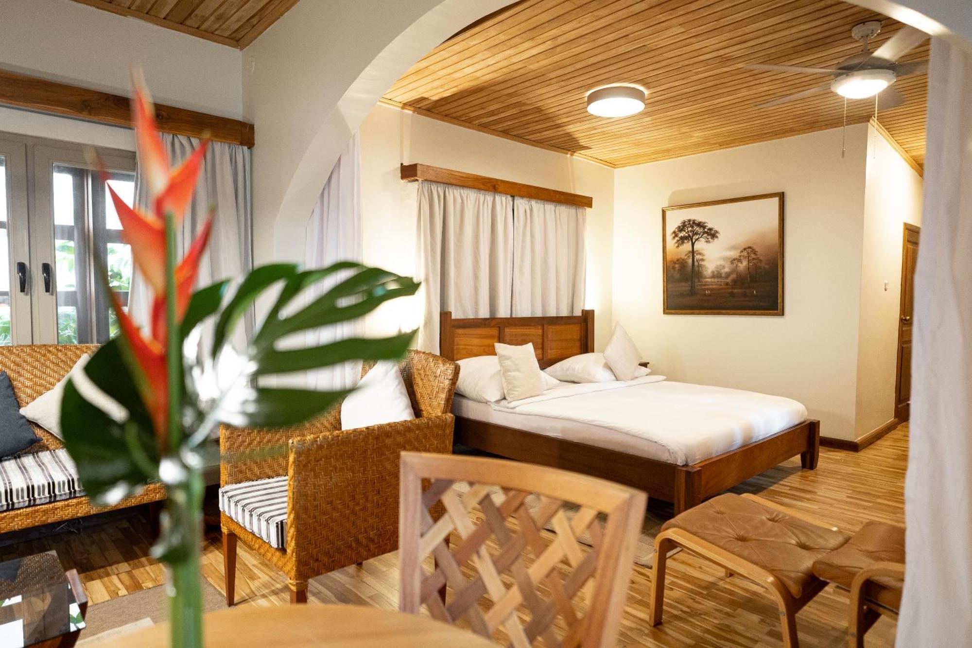 Esther'S Hotel アクラ エクステリア 写真